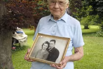 "Sởn da gà" những trường hợp sống cùng xác chết