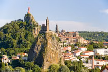 Độc đáo nhà nguyện hơn 1.000 tuổi trên mỏm núi lửa 