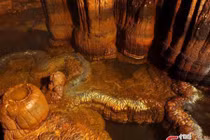 Tuyệt đẹp đá rồng trong hang động hàng triệu năm tuổi