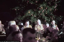 Tiệc Giáng sinh ít biết của trùm phát xít Hitter