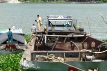 Sà lan tông ghe chở lúa, 2 mẹ con đang ngủ tử vong