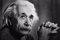 Bài học tuyệt vời sau thói quen của thiên tài Albert Einstein