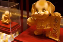 Giá vàng hôm nay 17/2: Tăng vọt sau nhiều bất ổn