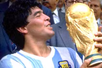 Sự thật đáng buồn về “Cậu bé vàng” Maradona 