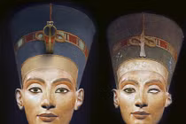 Nữ hoàng Ai Cập Nefertiti tự đầu độc bản thân thế nào?