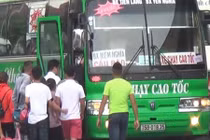 Xử lý lái xe chạy “rùa bò” bắt khách trên đường Nguyễn Xiển