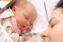 Trẻ sinh vào thời khắc giao thừa, vận số thế nào?