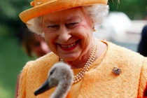 Bật mí những quyền lực tối cao của Nữ hoàng Elizabeth II