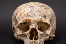 Rùng mình thi hài 4.000 tuổi có hộp sọ kỳ quái