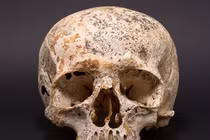 Rùng mình thi hài 4.000 tuổi có hộp sọ kỳ quái