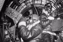 Tận mục phi đội máy bay ném bom của Mỹ hồi CTTG2