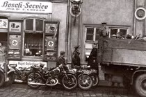 Ảnh độc: Cuộc sống dân Anh thời phát xít Đức chiếm đóng