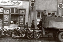 Ảnh độc: Cuộc sống dân Anh thời phát xít Đức chiếm đóng