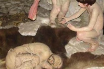 Zoom cận cảnh xử lý xác chết vô cùng lạ, dị