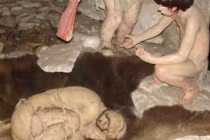 Zoom cận cảnh xử lý xác chết vô cùng lạ, dị