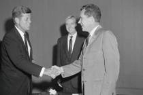 Nhìn lại cuộc tranh luận cực nóng trong lịch sử bầu cử Mỹ 