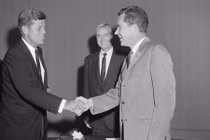 Nhìn lại cuộc tranh luận cực nóng trong lịch sử bầu cử Mỹ 