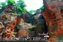 Giật mình điềm báo tương lai khi tượng Phật khổng lồ nhỏ lệ 