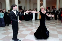 Ảnh đáng nhớ Công nương Diana khiêu vũ tại Nhà Trắng 1985