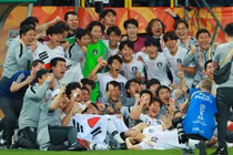 Dân mạng kêu gọi miễn đi nghĩa vụ quân sự cho U20 Hàn Quốc