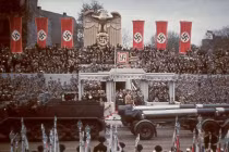 Ảnh hiếm: Bữa tiệc sinh nhật hoành tráng của Hitler