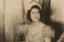 Ảnh mới công bố: Nữ hoàng Elizabeth thời xuân sắc 