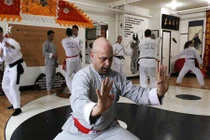 Môn đồ Vịnh Xuân Việt Nam thách đấu võ sĩ MMA Trung Quốc