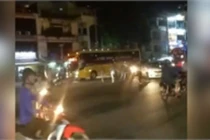 GrabBike và xe ôm hỗn chiến, cảnh sát nổ súng trấn áp