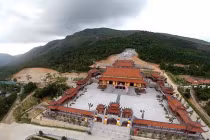 Chùa Ba Vàng và góc nhìn từ độ cao 150m