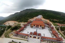 Chùa Ba Vàng và góc nhìn từ độ cao 150m