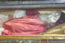 Kỳ diệu thi hài bất hoại suốt trăm năm của Giáo hoàng 