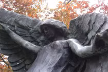 Sự thật khủng khiếp về bức tượng Nữ thần đen chết chóc 