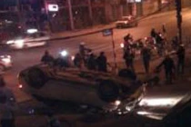 Siêu xe Porsche ngửa bụng giữa phố Hà Nội