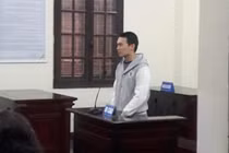 Tình cũ gửi video cảnh "nóng" cho tình mới, gái trẻ tủi nhục uống thuốc chuột