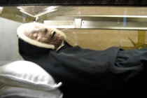 Kinh ngạc thi hài Thánh nữ trăm năm không phân hủy 