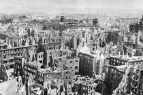 Ảnh độc: Chiến dịch ném bom Dresden tấn công phát xít Đức 