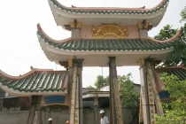 “Thần đèn” Nguyễn Văn Cư dời cổng chùa