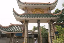 “Thần đèn” Nguyễn Văn Cư dời cổng chùa