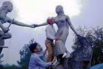 Sẽ xử lý cán bộ sàm sỡ… tượng nàng Biang