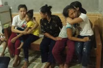 Nếu không nổ xe khách ở Lào, pháo khủng và gỗ quý sẽ đi đâu?