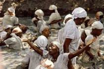 Kỳ lạ nghi lễ thần “nhập” vào người 