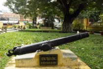 Giải mã 12 khẩu súng thần công nhà Nguyễn bị Pháp “biệt giam“