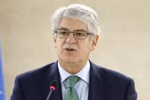 Stephen Brown: Rời Tây Ban Nha, Catalonia đối mặt nhiều rào cản