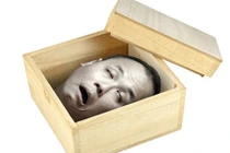 Hãi hùng đầu lìa khỏi cổ vẫn... nhăn mặt phẫn nộ 