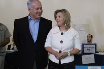 Vợ Thủ tướng Israel bị kiện vì hạch sách người làm công