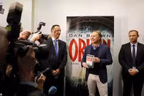 Tác giả "Mật mã Da Vinci": ''Con người sẽ không cần Chúa trời..."