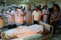 Truy tố 3 bị can trong vụ 8 người chết khi chạy thận ở Hòa Bình