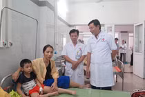 Thêm 2 cô giáo và gần 50 trẻ mầm non nhập viện trong vụ ngộ độc ở Đông Anh