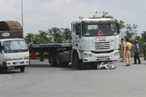 Xe container cuốn 2 nữ sinh viên vào gầm xe, 1 người tử vong