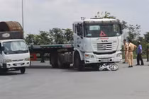 Xe container cuốn 2 nữ sinh viên vào gầm xe, 1 người tử vong